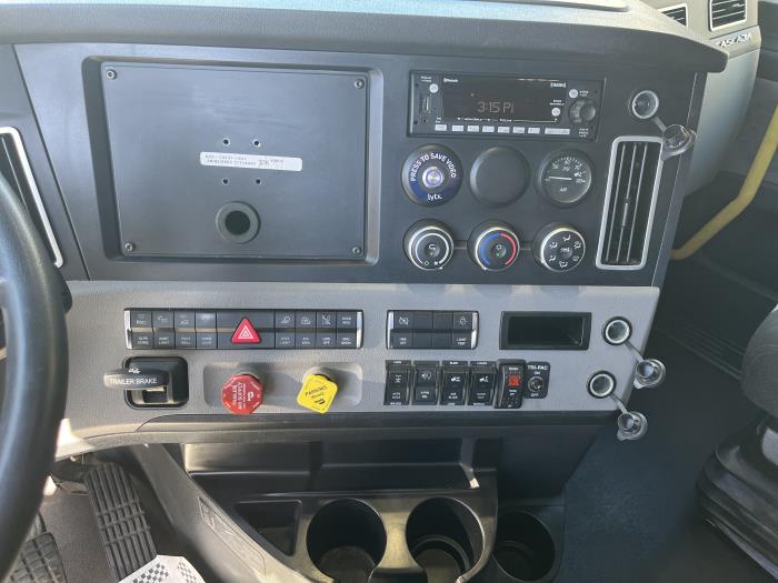 2023 Freightliner Cascadia-9