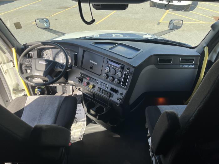 2023 Freightliner Cascadia-10