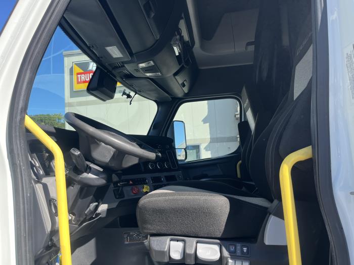 2021 Freightliner Cascadia-7