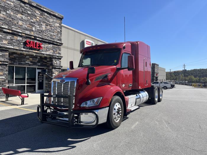 2022 Peterbilt 579 photo 2