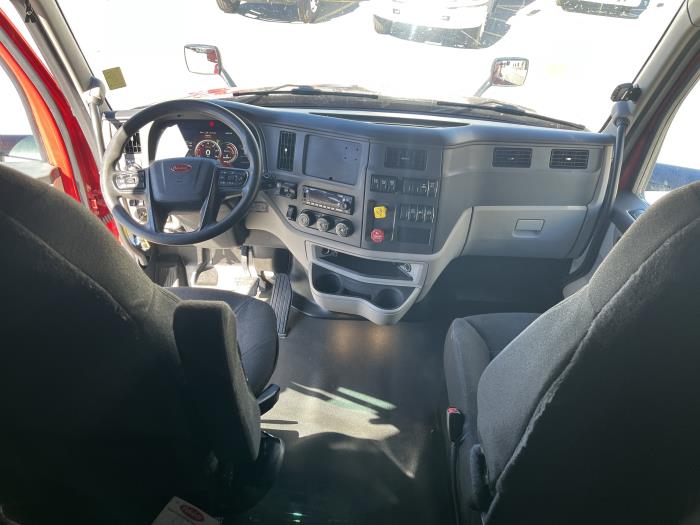 2022 Peterbilt 579-9