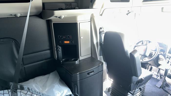 2026 Peterbilt 589-32