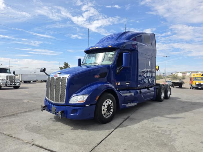 2022 Peterbilt 579 photo 2