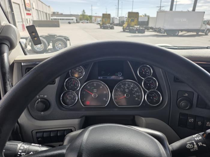 2022 Peterbilt 579-18