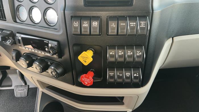 2026 Peterbilt 589-28