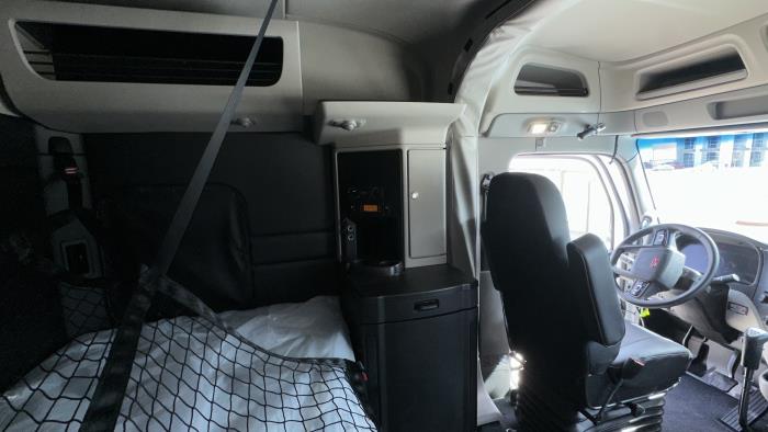 2026 Peterbilt 589-32