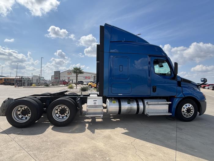 2020 Freightliner Cascadia-0