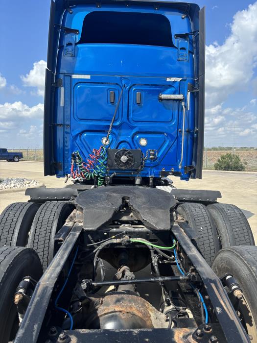 2020 Freightliner Cascadia-3