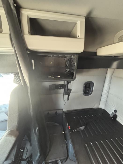 2020 Freightliner Cascadia-6