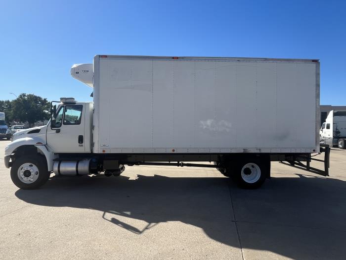 2016 International 4300 DuraStar 4300 photo 3