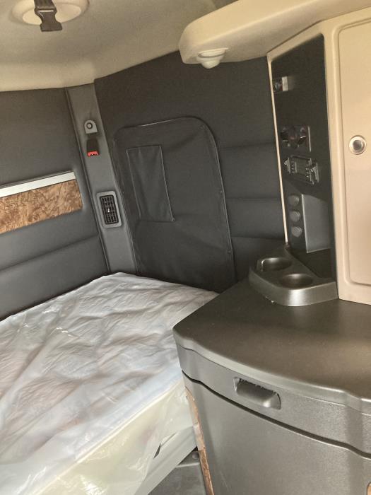 2026 Peterbilt 589-13