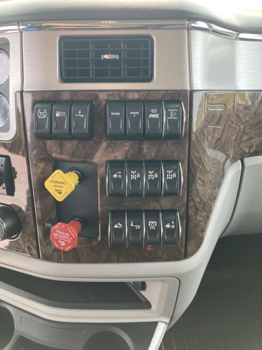 2026 Peterbilt 589-12