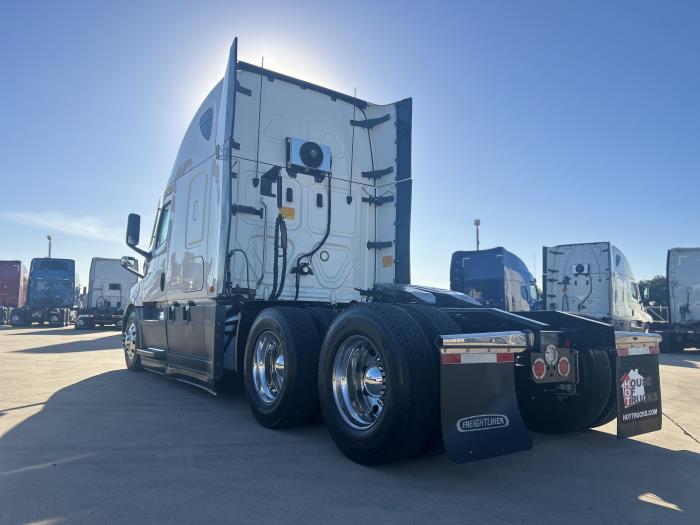 2022 Freightliner Cascadia-7 2022 Freightliner Cascadia-7