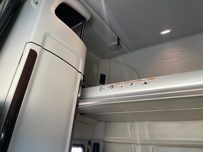 2020 Peterbilt 579-28