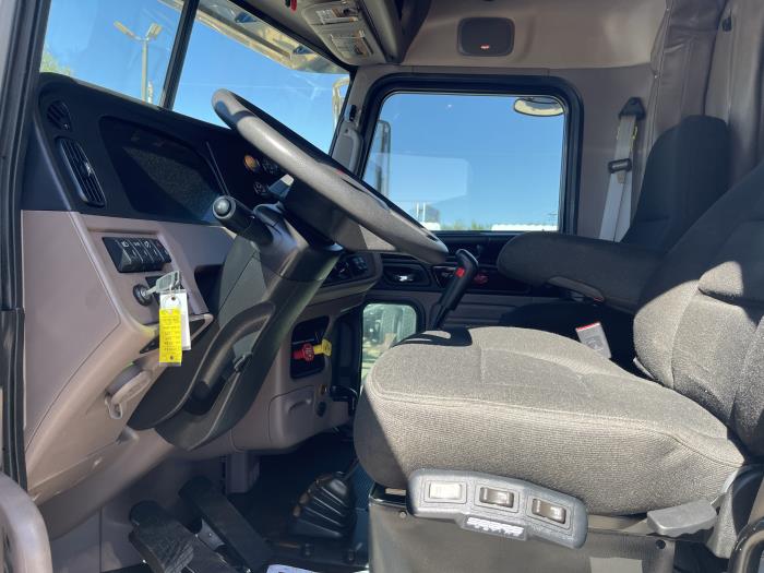 2024 Peterbilt 389-18