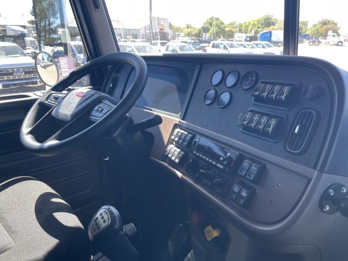 2024 Peterbilt 389-23