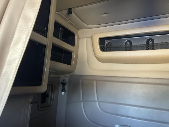 2024 Peterbilt 389-28