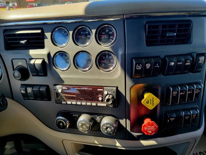 2020 Peterbilt 579-22