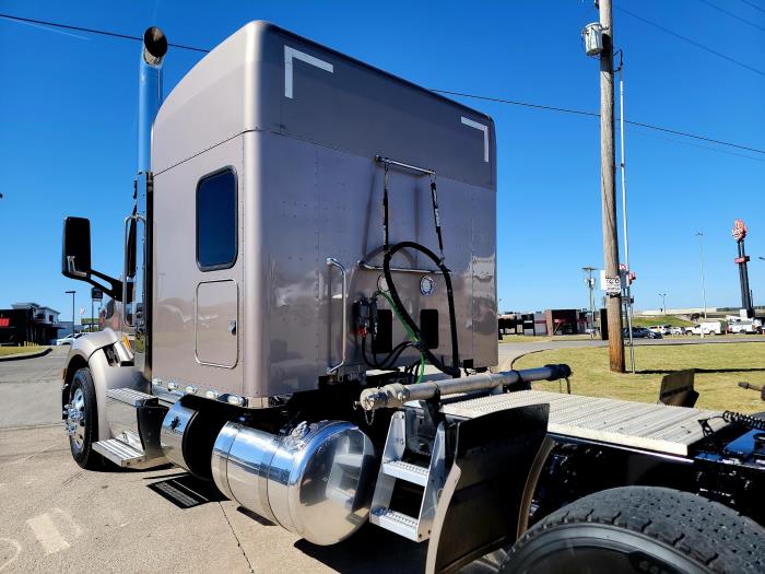 2020 Peterbilt 579-5