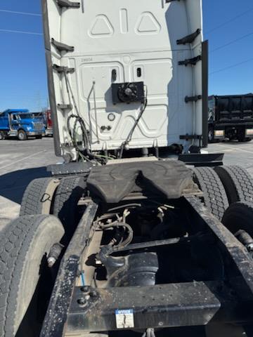 2020 Freightliner Cascadia-11