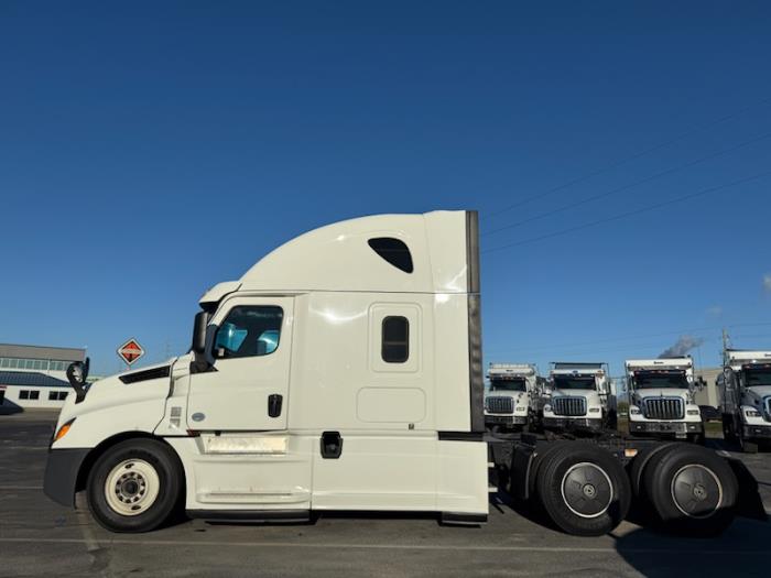 2020 Freightliner Cascadia-15