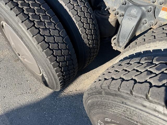 2020 Freightliner Cascadia-16