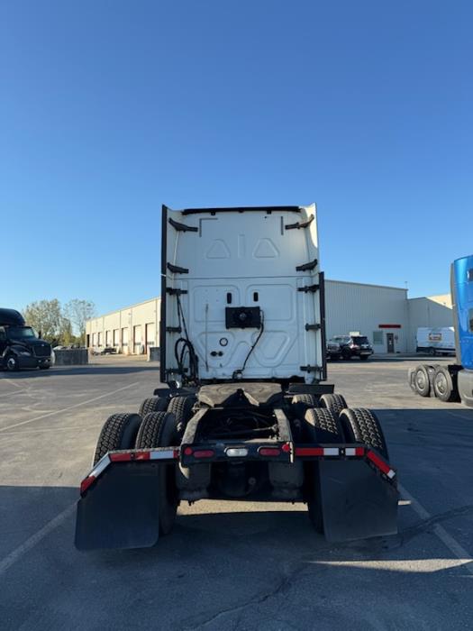 2020 Freightliner Cascadia-17