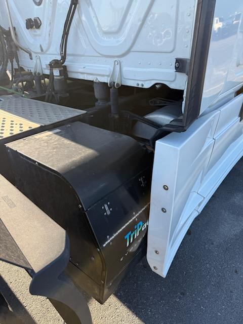 2020 Freightliner Cascadia-18