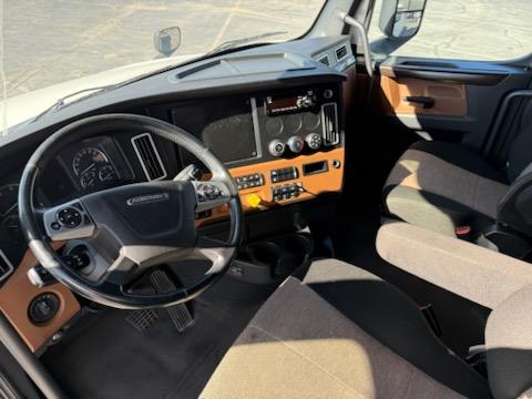 2020 Freightliner Cascadia-4