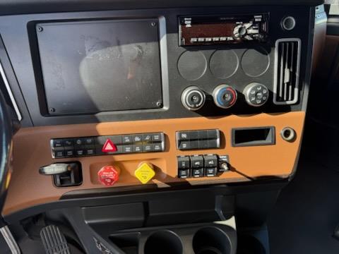 2020 Freightliner Cascadia-22