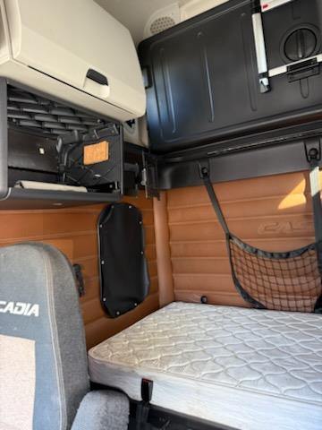 2020 Freightliner Cascadia-23