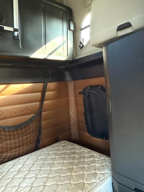 2020 Freightliner Cascadia-24