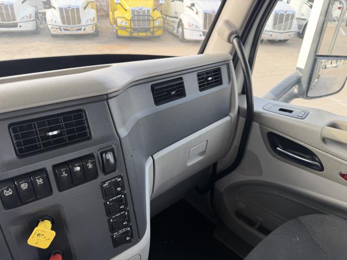 2018 Peterbilt 579-28