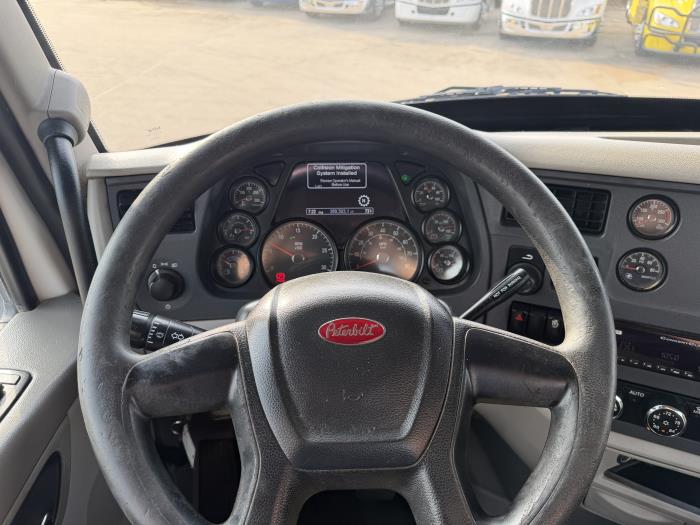 2018 Peterbilt 579-31