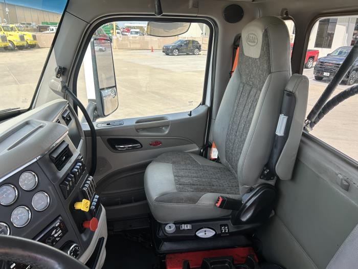 2020 Peterbilt 567-25