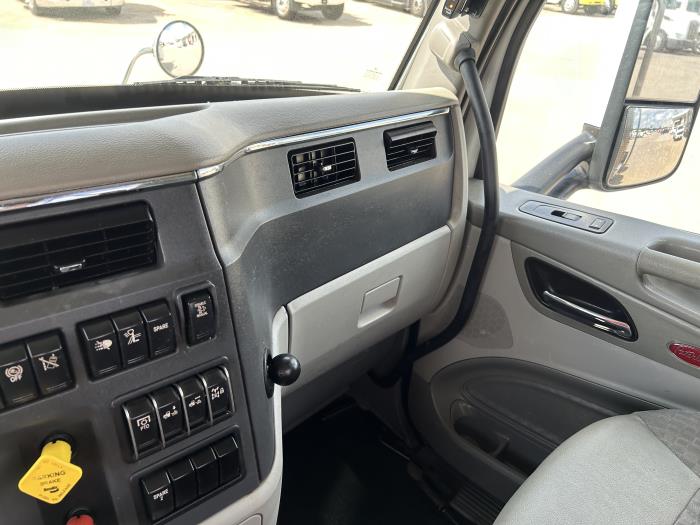 2020 Peterbilt 567-28