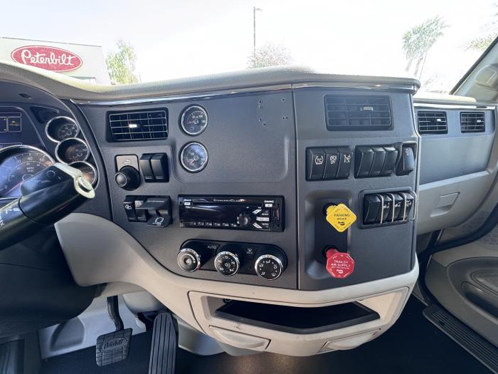 2020 Peterbilt 579-16