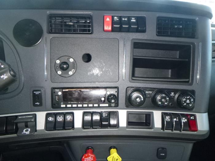 2023 Kenworth T680-18