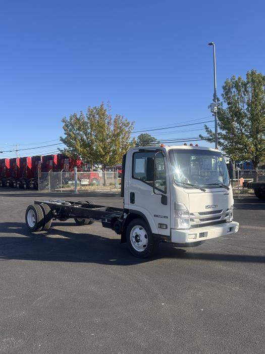 2025 Isuzu NPR-HD-7