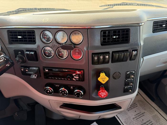 2019 Peterbilt 579-28