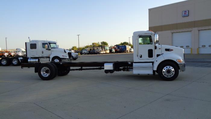 2021 Peterbilt 337-4