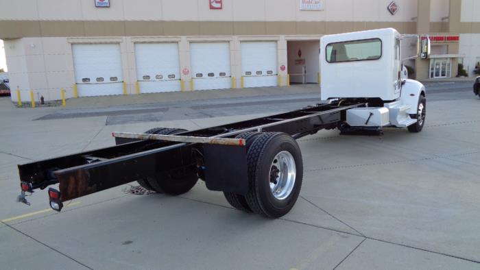 2021 Peterbilt 337-5