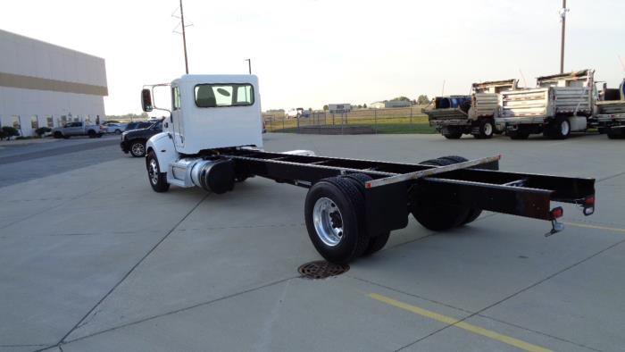 2021 Peterbilt 337-6