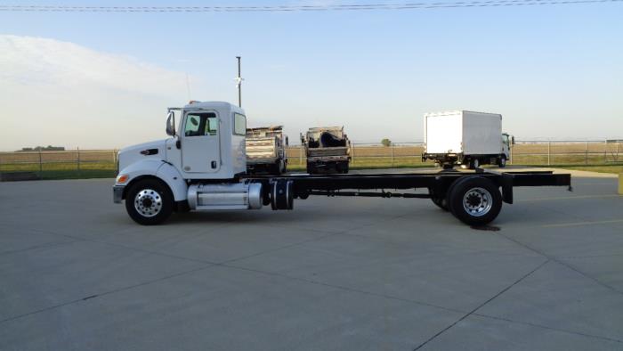 2021 Peterbilt 337-7