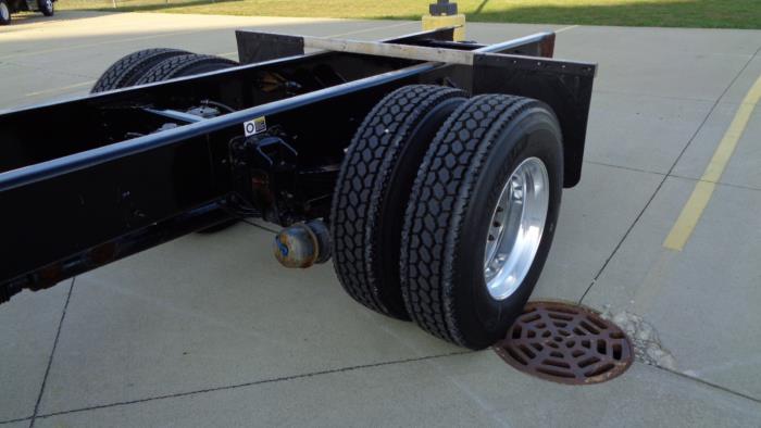 2021 Peterbilt 337-8