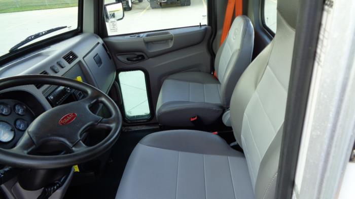 2021 Peterbilt 337-12