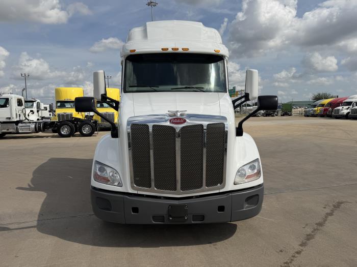 2021 Peterbilt 579-8