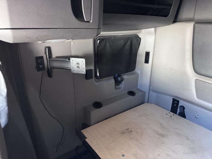 2022 International LT625-4