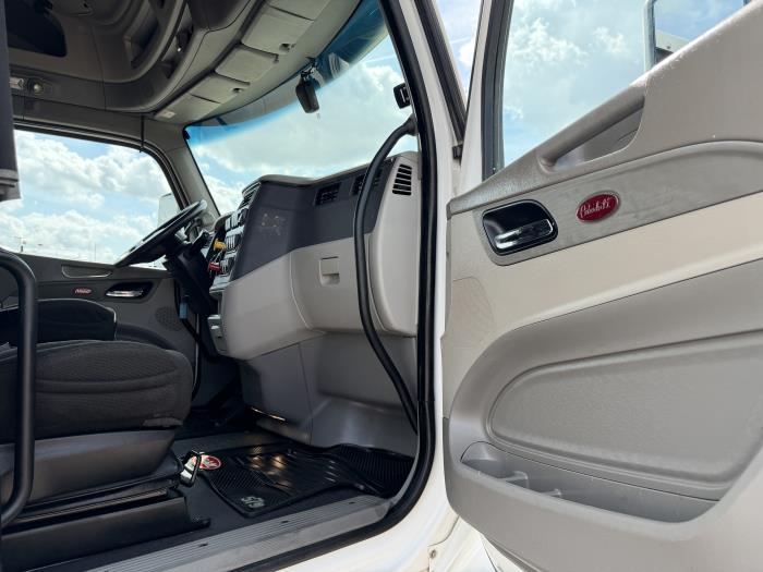 2021 Peterbilt 579-22