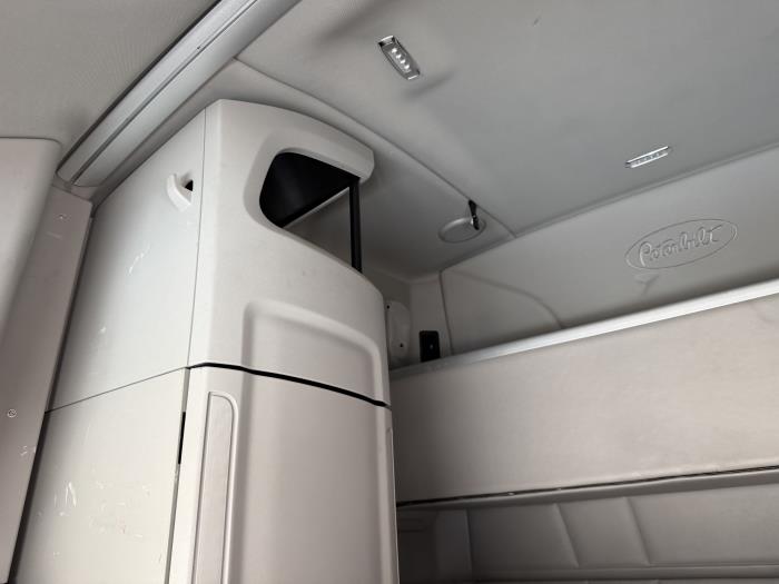 2021 Peterbilt 579-28